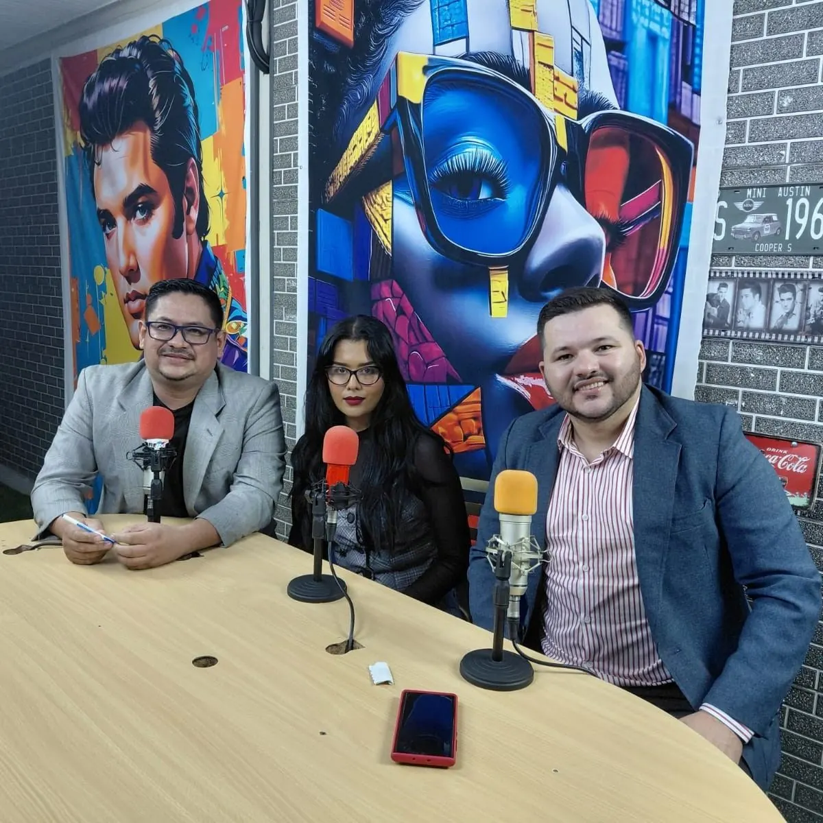 Equipo de Radio Freedom en cabina